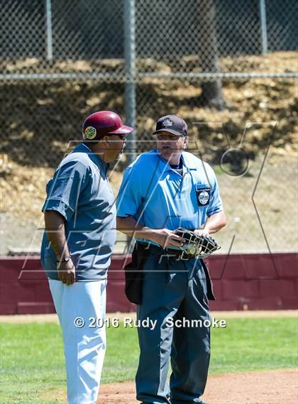 Thumbnail 2 in Highland vs. Narbonne photogallery.