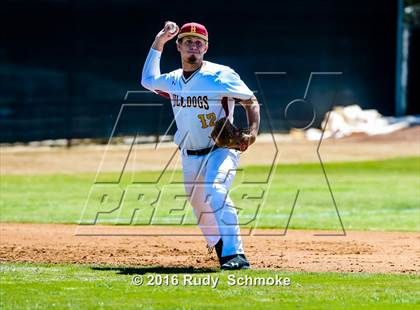 Thumbnail 3 in Highland vs. Narbonne photogallery.