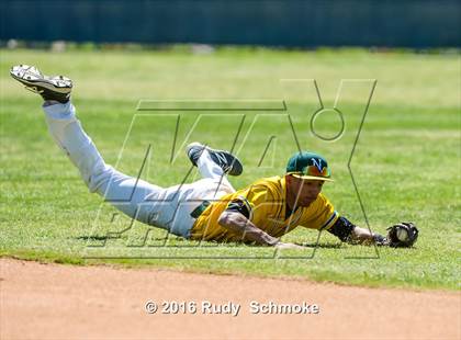 Thumbnail 2 in Highland vs. Narbonne photogallery.
