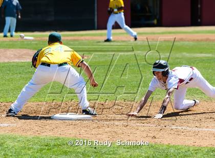 Thumbnail 2 in Highland vs. Narbonne photogallery.
