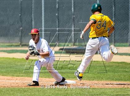 Thumbnail 2 in Highland vs. Narbonne photogallery.