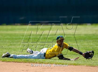 Thumbnail 2 in Highland vs. Narbonne photogallery.