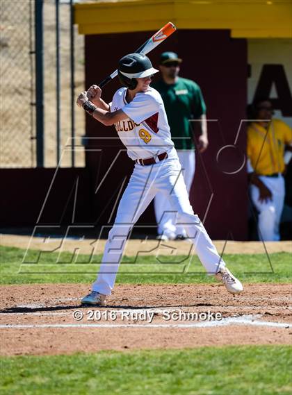 Thumbnail 2 in Highland vs. Narbonne photogallery.