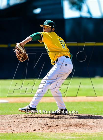 Thumbnail 1 in Highland vs. Narbonne photogallery.