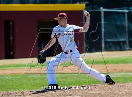 Thumbnail 2 in Highland vs. Narbonne photogallery.