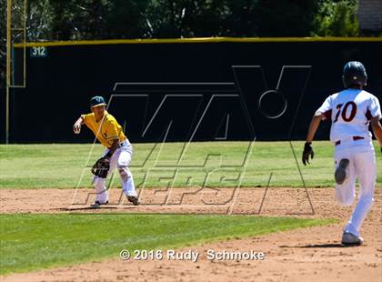Thumbnail 2 in Highland vs. Narbonne photogallery.