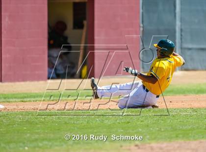Thumbnail 3 in Highland vs. Narbonne photogallery.