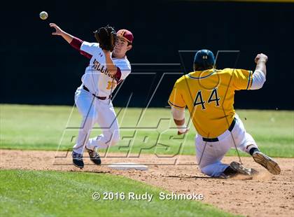 Thumbnail 2 in Highland vs. Narbonne photogallery.