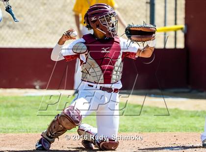 Thumbnail 3 in Highland vs. Narbonne photogallery.