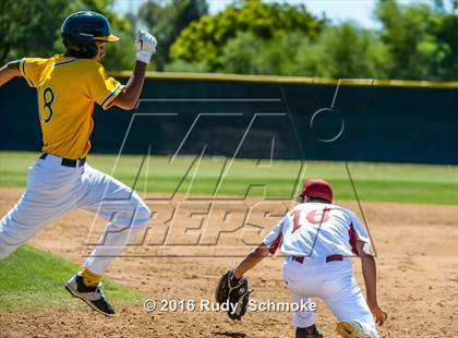 Thumbnail 3 in Highland vs. Narbonne photogallery.