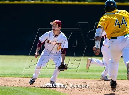 Thumbnail 3 in Highland vs. Narbonne photogallery.