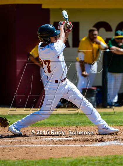 Thumbnail 3 in Highland vs. Narbonne photogallery.