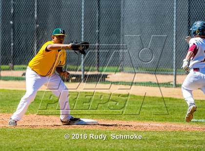 Thumbnail 2 in Highland vs. Narbonne photogallery.