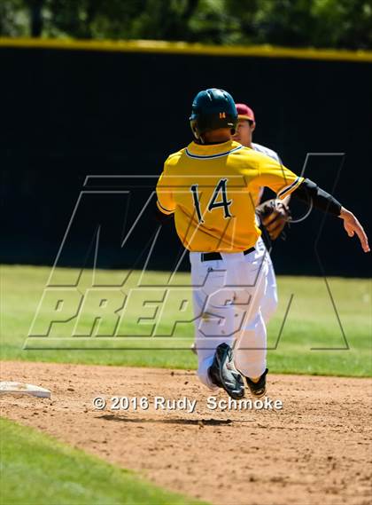 Thumbnail 2 in Highland vs. Narbonne photogallery.