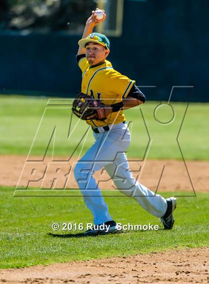 Thumbnail 2 in Highland vs. Narbonne photogallery.