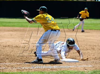Thumbnail 3 in Highland vs. Narbonne photogallery.