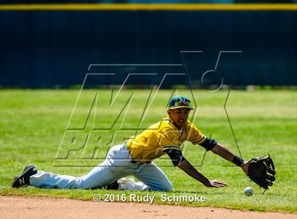 Thumbnail 1 in Highland vs. Narbonne photogallery.