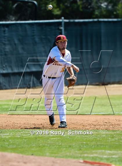 Thumbnail 2 in Highland vs. Narbonne photogallery.