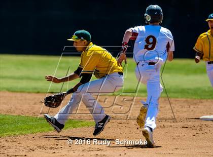 Thumbnail 2 in Highland vs. Narbonne photogallery.