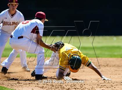 Thumbnail 2 in Highland vs. Narbonne photogallery.