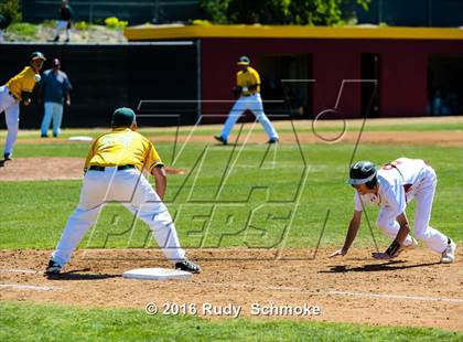 Thumbnail 1 in Highland vs. Narbonne photogallery.
