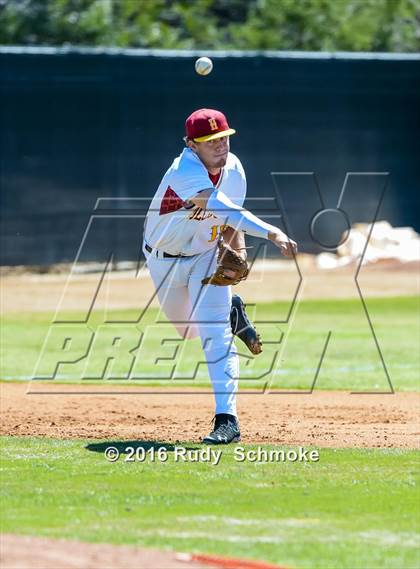 Thumbnail 2 in Highland vs. Narbonne photogallery.