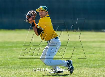 Thumbnail 2 in Highland vs. Narbonne photogallery.