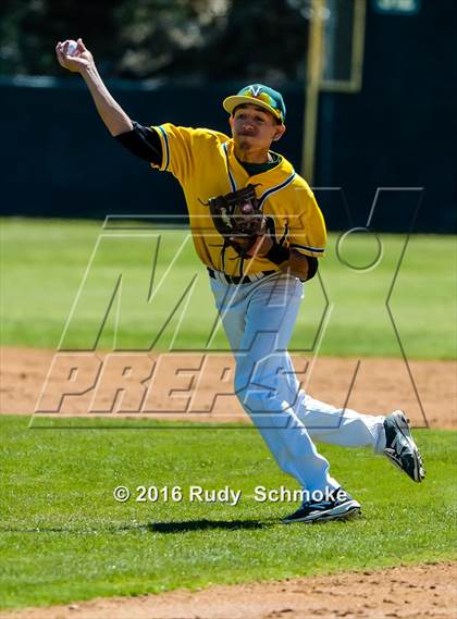 Thumbnail 3 in Highland vs. Narbonne photogallery.