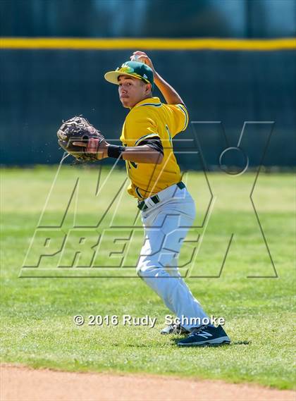 Thumbnail 3 in Highland vs. Narbonne photogallery.