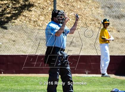 Thumbnail 3 in Highland vs. Narbonne photogallery.