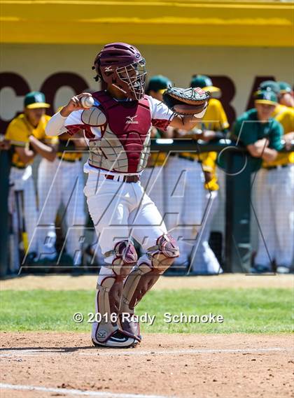 Thumbnail 3 in Highland vs. Narbonne photogallery.