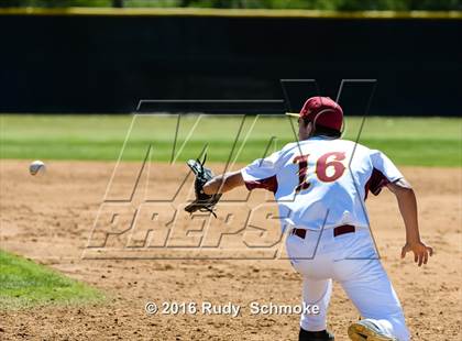 Thumbnail 2 in Highland vs. Narbonne photogallery.