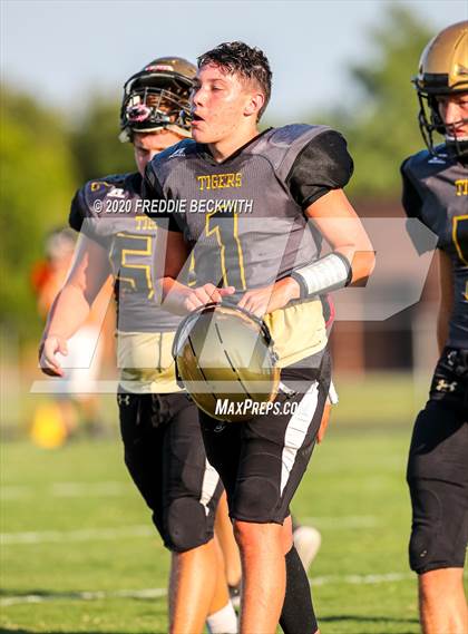Thumbnail 1 in Tom Bean vs. Whitewright (scrimmage) photogallery.