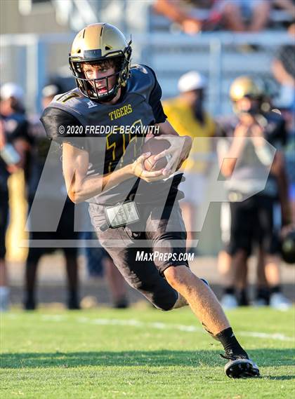 Thumbnail 1 in Tom Bean vs. Whitewright (scrimmage) photogallery.