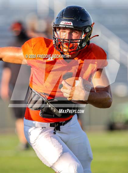 Thumbnail 2 in Tom Bean vs. Whitewright (scrimmage) photogallery.
