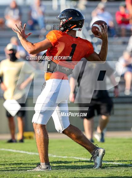 Thumbnail 3 in Tom Bean vs. Whitewright (scrimmage) photogallery.