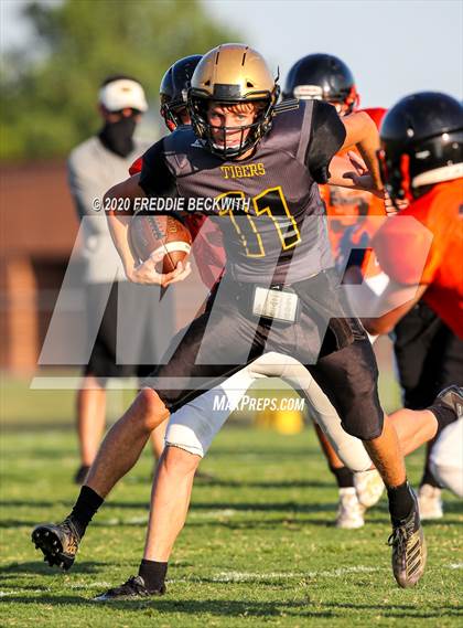 Thumbnail 2 in Tom Bean vs. Whitewright (scrimmage) photogallery.