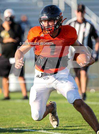 Thumbnail 2 in Tom Bean vs. Whitewright (scrimmage) photogallery.