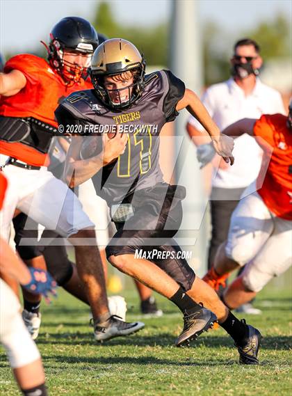Thumbnail 1 in Tom Bean vs. Whitewright (scrimmage) photogallery.