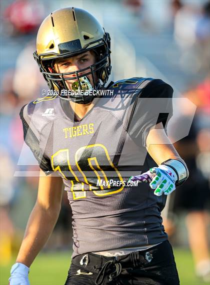 Thumbnail 2 in Tom Bean vs. Whitewright (scrimmage) photogallery.