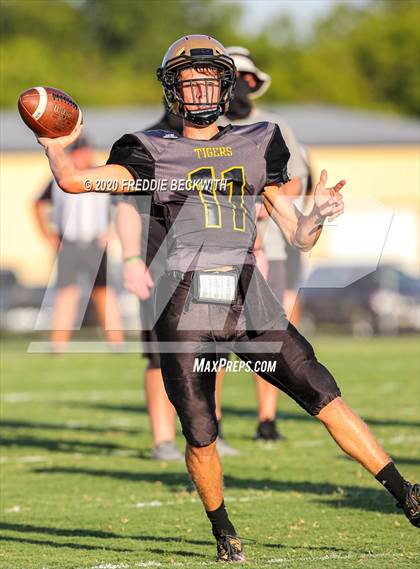 Thumbnail 2 in Tom Bean vs. Whitewright (scrimmage) photogallery.