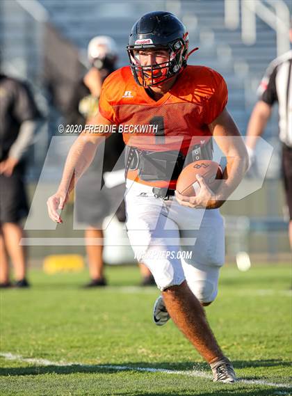 Thumbnail 1 in Tom Bean vs. Whitewright (scrimmage) photogallery.