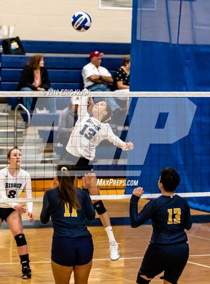 Thumbnail 1 in Steinbrenner vs Bishop McLaughlin Catholic (Bishop McLaughlin JV Tournament) photogallery.