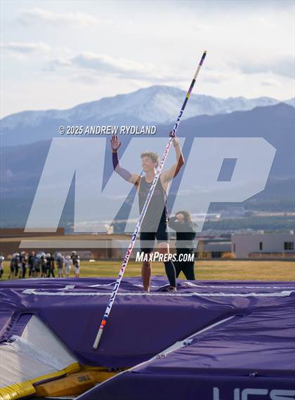 Thumbnail 2 in Pikes Peak Athletic Conference League Championship (Pole Vault) photogallery.