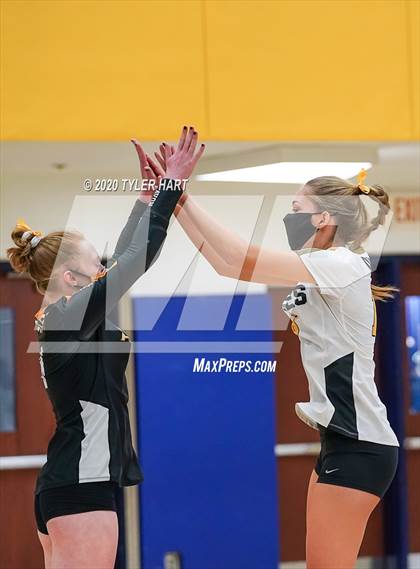 Thumbnail 1 in Plainfield vs. Avon (IHSAA 4A Sectional Semifinal) photogallery.