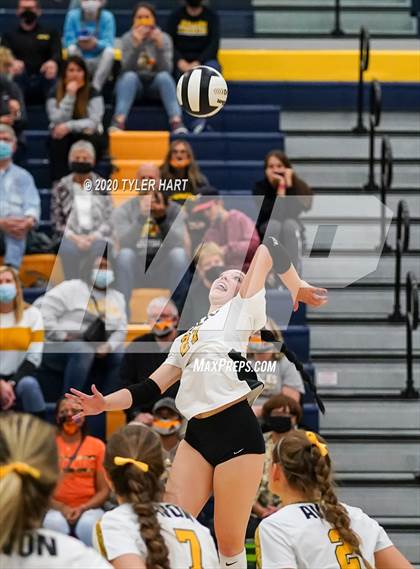 Thumbnail 2 in Plainfield vs. Avon (IHSAA 4A Sectional Semifinal) photogallery.