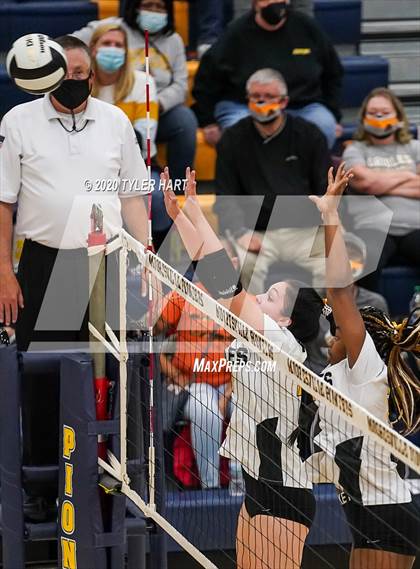 Thumbnail 3 in Plainfield vs. Avon (IHSAA 4A Sectional Semifinal) photogallery.
