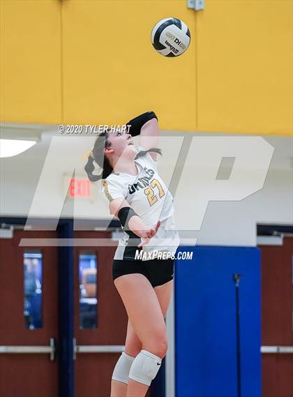 Thumbnail 3 in Plainfield vs. Avon (IHSAA 4A Sectional Semifinal) photogallery.