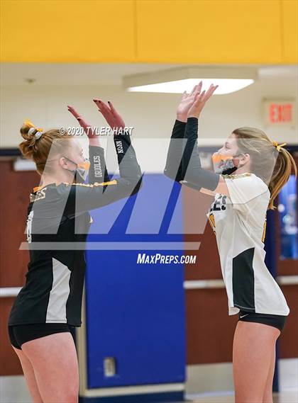 Thumbnail 1 in Plainfield vs. Avon (IHSAA 4A Sectional Semifinal) photogallery.