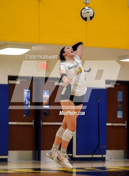 Thumbnail 1 in Plainfield vs. Avon (IHSAA 4A Sectional Semifinal) photogallery.